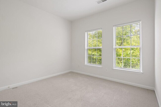 Building Photo - 2225 Potomac Club Pkwy