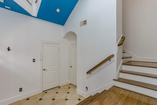 Building Photo - 306 Enid St