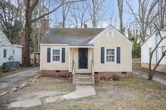 Building Photo - 3 Bed/2 Bath with a great back yard!