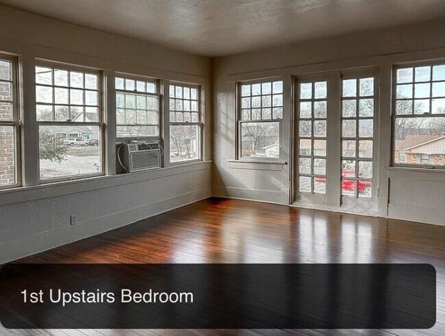 Building Photo - Spacious Prairie Style Home- 3 Bed, 1 Bath...