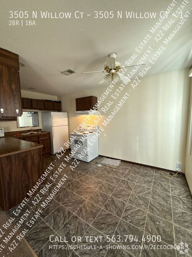 Building Photo - 2 bedroom, 1 bath move in ready- walking d...