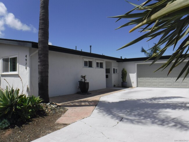 Building Photo - 4970 Mt Almagosa Dr