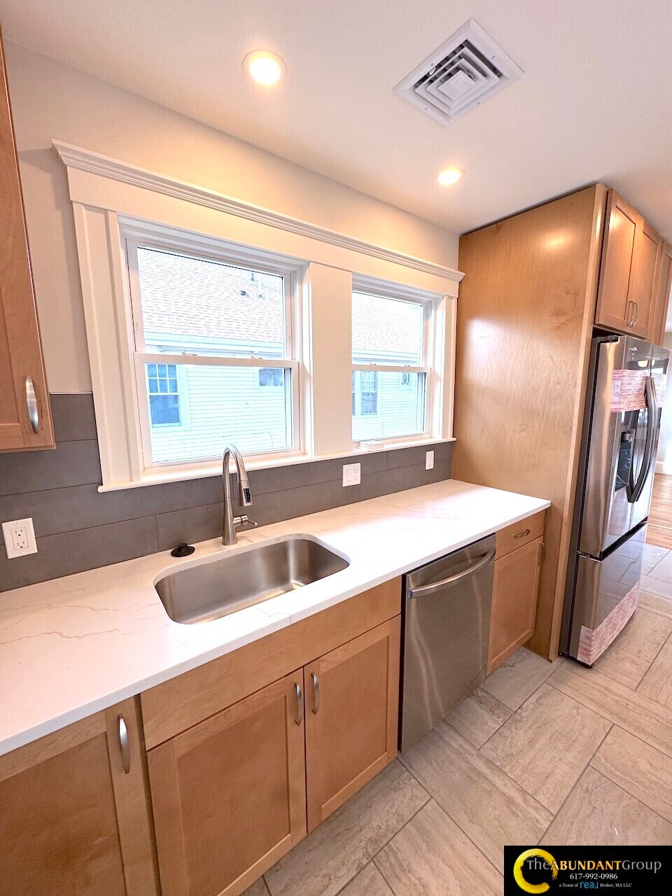 Building Photo - 14 White St