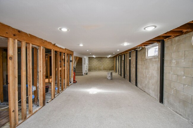 Building Photo - 103 Perry Ln