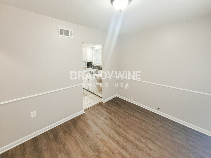 Building Photo - 3685 Naylor Dr