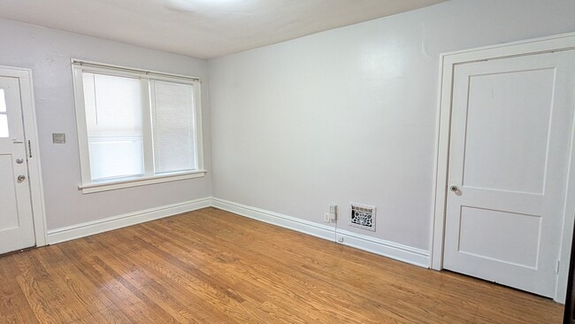 Building Photo - 5042 Mardel Ave