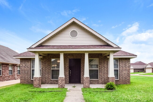 Building Photo - 3257 E Hartland Dr