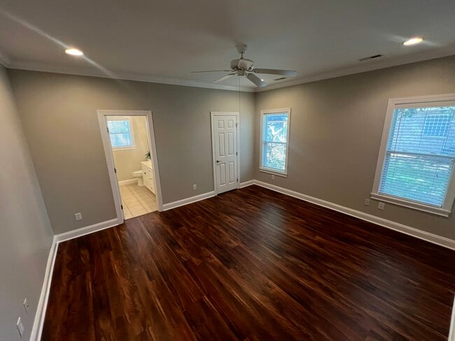 Building Photo - 941 Tracey Ln SW