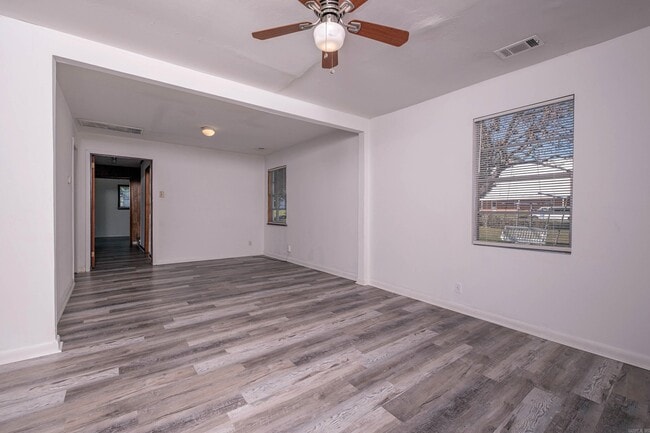 Building Photo - 1310 E North St