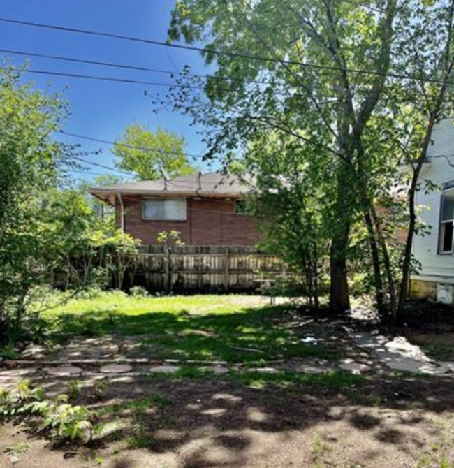 Building Photo - 1305 8th St