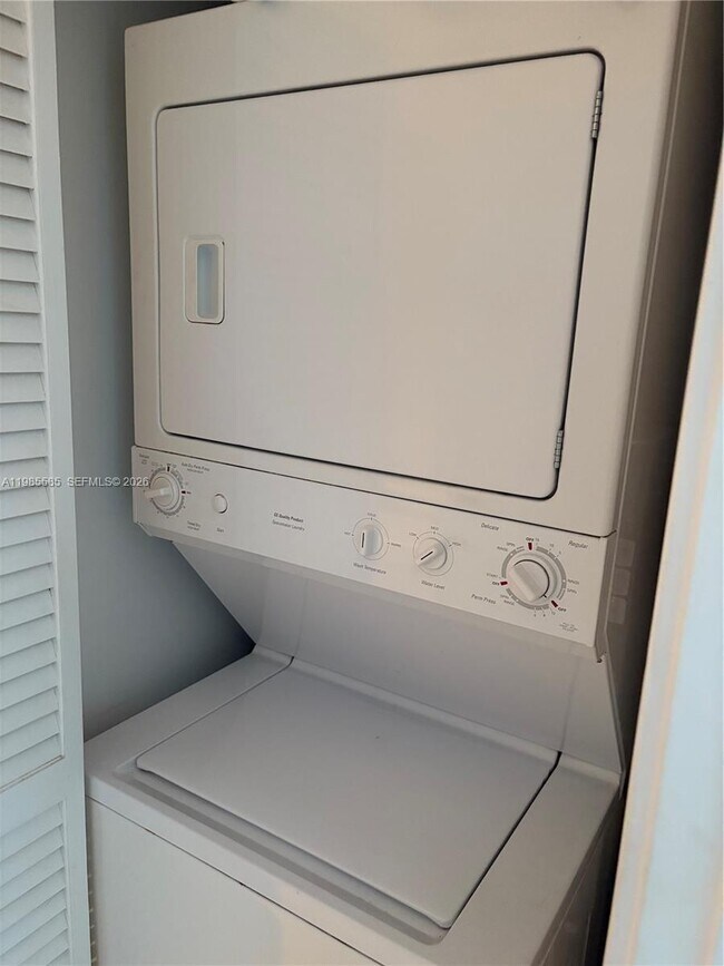 Building Photo - 1111 SW 1st Ave