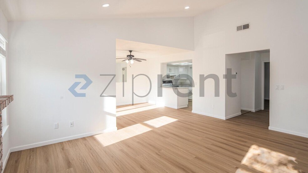 Building Photo - Unit