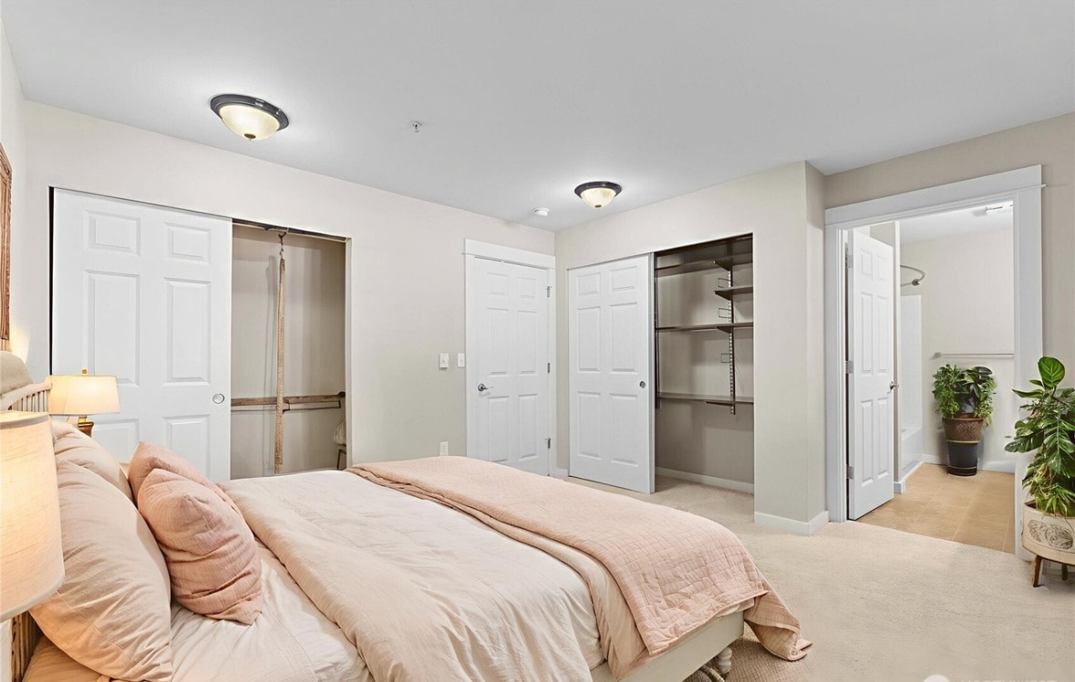 Primary bedroom - 25025 SE Klahanie Blvd