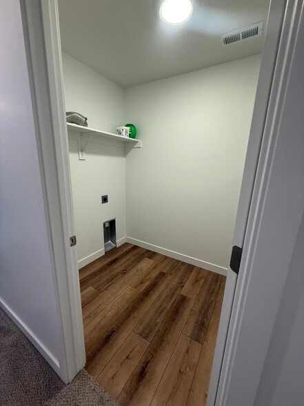 Building Photo - 3608 4835