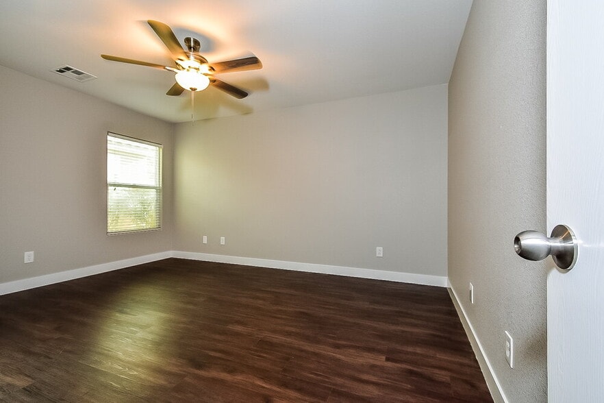 Building Photo - 3609 N Porch Swings Way