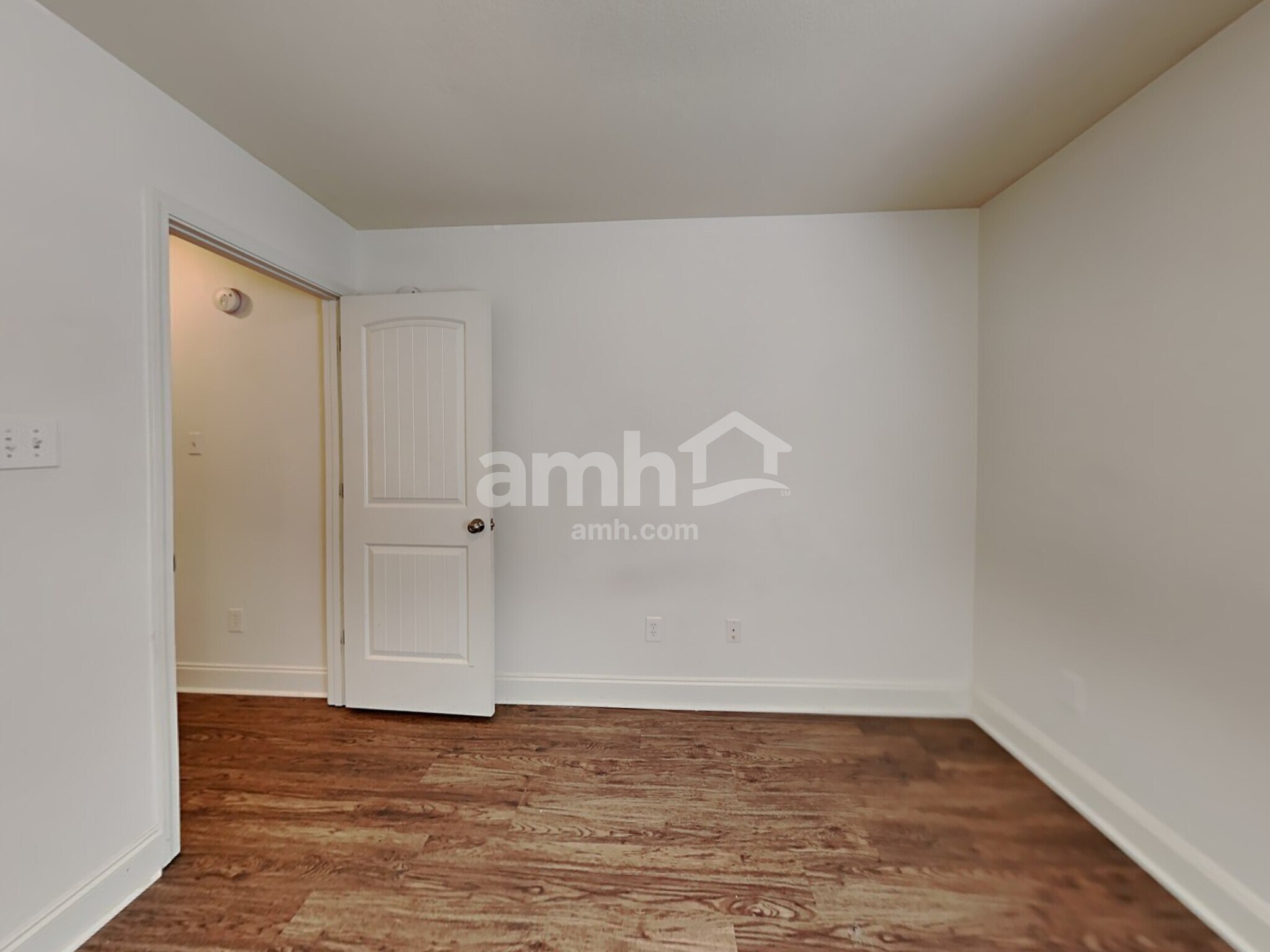 Building Photo - 2961 S Hartland Dr