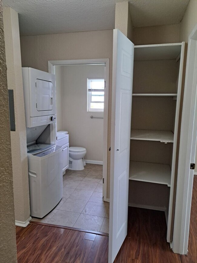 Building Photo - 1835 Carmona Ave