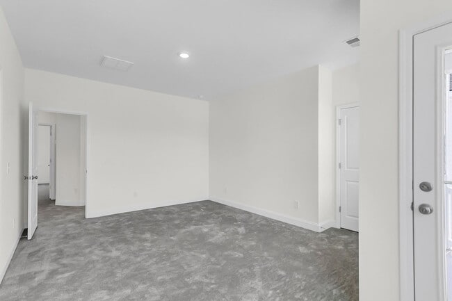 Building Photo - 335 Chapman Cir