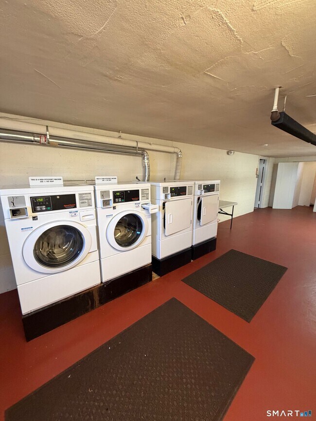 Building Photo - 261 Millard St