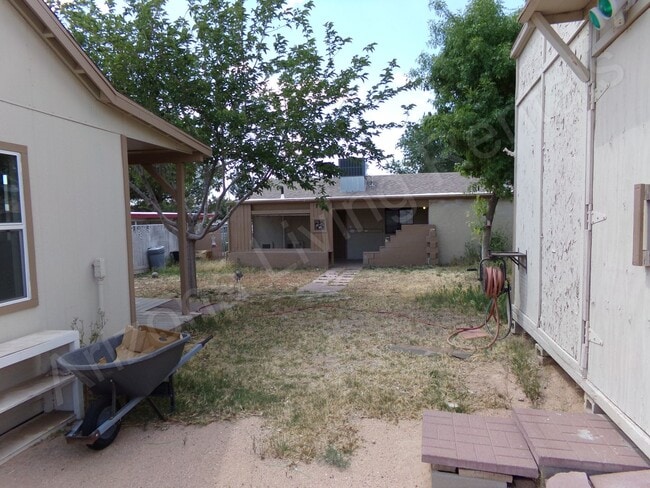 Building Photo - ADORABLE 2 BEDROOM 1 BATHROOM HOME