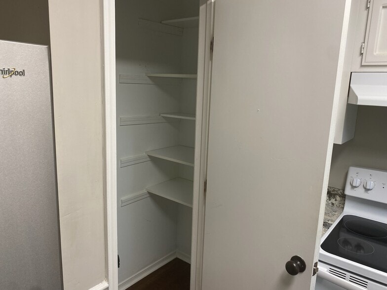 Pantry - 36 W Paris St