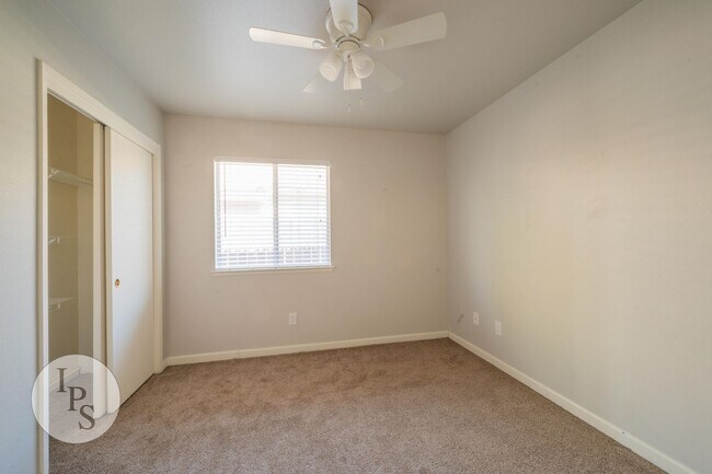 Building Photo - North West Fresno Home, 3BR/2BA, Built 1995 - Lots of Amenities!