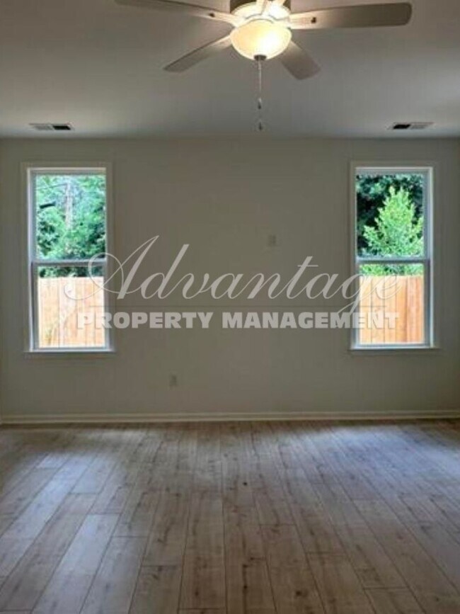Building Photo - Gorgeous Updated Home For Rent in U of M a...