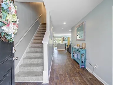 Building Photo - 124 Gaura Ln