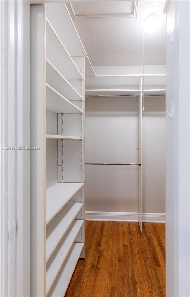 Building Photo - 1350 Mendavia Ave