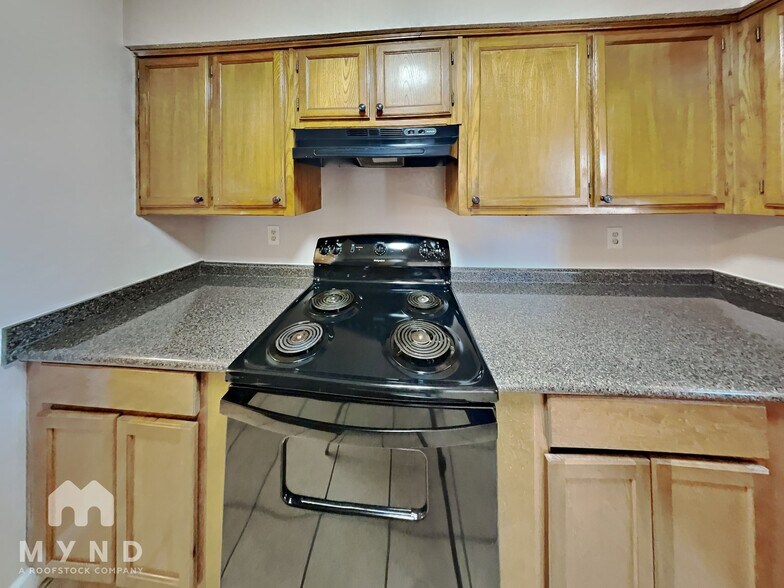 Building Photo - 5515 Brookview Ct