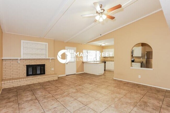 Building Photo - 3 Bedroom Pet-Friendly Home in Arlington, TX with Main Street Renewal