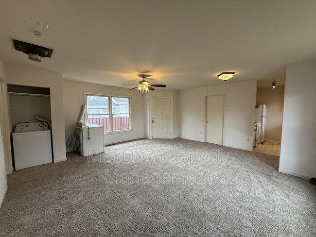 Building Photo - 227 Bend Farm Rd