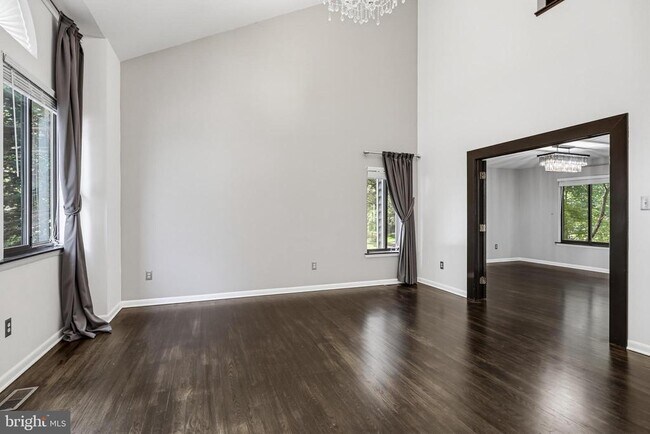 Building Photo - 6103 Triangle Dr