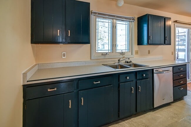 Building Photo - 12 Brompton Cir