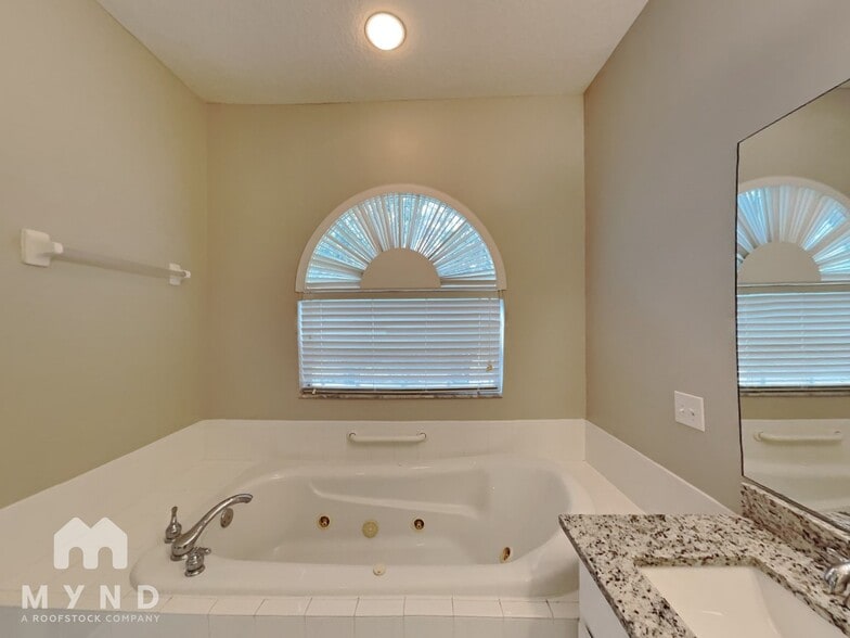 Building Photo - 12042 Lake Allen Dr