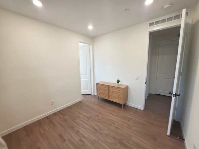 Building Photo - 27589 Sanctuary Ct