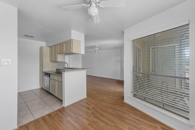 Building Photo - 18800 Egret Bay Blvd