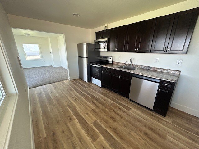 Building Photo - 301 E 4th St