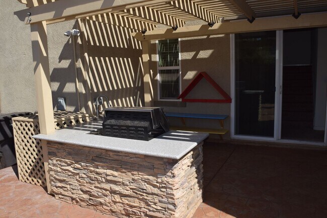 Building Photo - Spacious Home In Mountain House