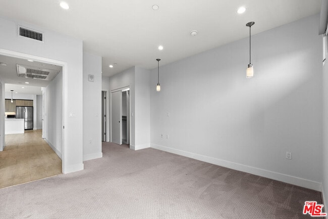 Building Photo - 5955 Saturn St