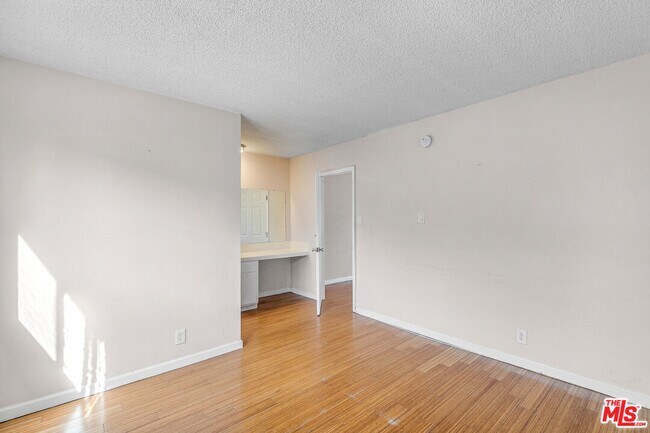 Building Photo - 2624 6th St