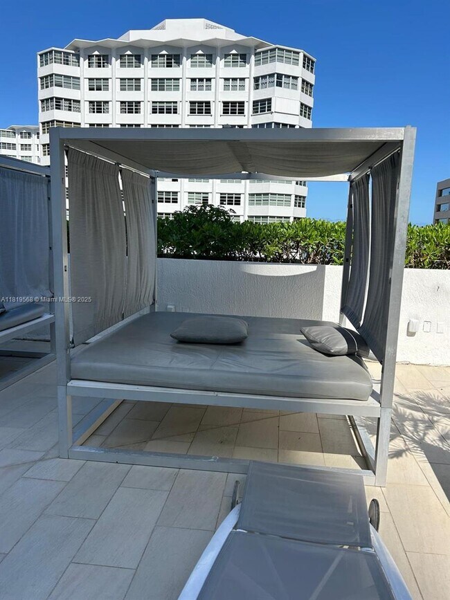 Building Photo - 950 Brickell Bay Dr