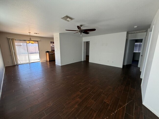 Building Photo - 13825 W Ironwood St