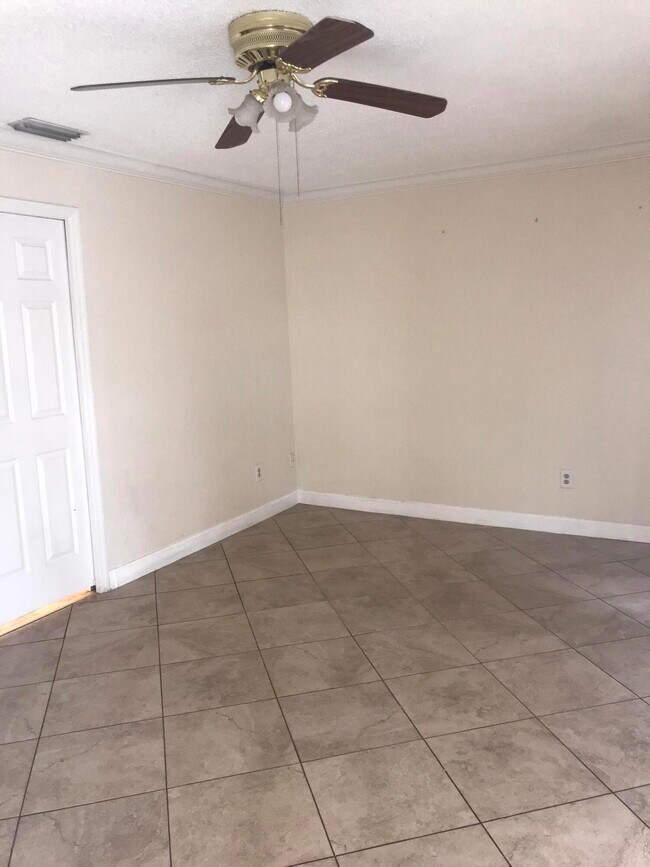 Building Photo - 845 NW 98th Ave