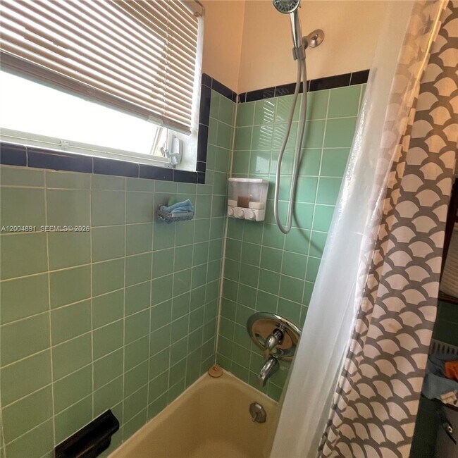 Building Photo - 2526 McKinley St