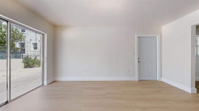 Building Photo - 567 SW 3rd St