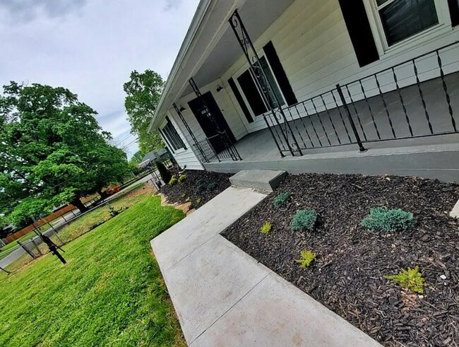 Building Photo - Cute 2 bedroom in South East Springfield