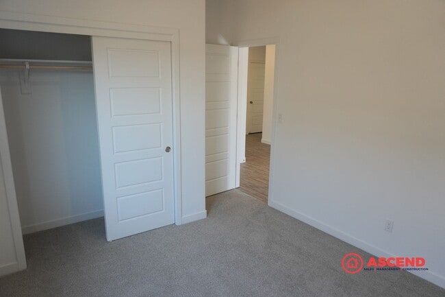 Building Photo - Beautiful 4-Bed Home in Shafter's Gossamer Grove Community – Solar Included!