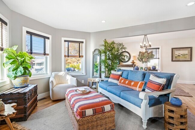 Building Photo - 119 Sycamore St