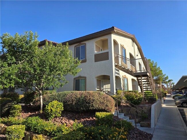 Primary Photo - 2305 W Horizon Ridge Pkwy
